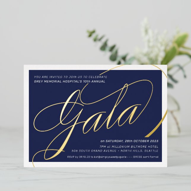 FUNDRAISING GALA elegantes Kalligrafiegoldgold Folieneinladung (Stehend vorne)