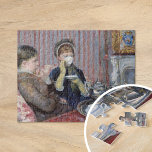 Fünf Uhr Tee | Mary Cassatt<br><div class="desc">Fünf Tee der Uhr (1880) von Mary Cassatt porträtiert zwei elegant gekleidete Frauen, die einen Nachmittagstee in einer ruhigen, raffinierten Umgebung genießen. Das Gemälde unterstreicht Cassatts Liebe zum Detail und ihren geschickten Einsatz von Licht und Schatten, um ein Gefühl von Intimität und Realismus zu schaffen. Die Komposition erfasst die gesellschaftlichen...</div>