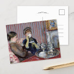 Fünf Uhr Tee | Mary Cassatt Postkarte<br><div class="desc">Fünf Tee der Uhr (1880) von Mary Cassatt porträtiert zwei elegant gekleidete Frauen, die einen Nachmittagstee in einer ruhigen, raffinierten Umgebung genießen. Das Gemälde unterstreicht Cassatts Liebe zum Detail und ihren geschickten Einsatz von Licht und Schatten, um ein Gefühl von Intimität und Realismus zu schaffen. Die Komposition erfasst die gesellschaftlichen...</div>