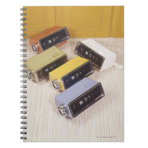 Fünf Uhren Notizblock