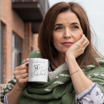 Fünfzig Fabulous Personalisiert 50. Geburtstag Kaffeetasse<br><div class="desc">Eine lustige Tasse für ihren 50. Geburtstag mit "50 & Fabulous" in einem eleganten Kalligraphieskript. Personalisieren Sie mit ihrem Namen.</div>