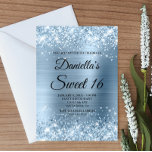 Funkelnd, hellblauer Glitzer und Foil Sweet 16 Einladung<br><div class="desc">Schaffen Sie Ihre eigene stilvolle 16. Geburtstagsfeier für Ihre Tochter. Dekorative Imitate funkelnd blass blauer Glitzer bilden einen oberen und unteren Rand. Die digitale Hintergrundkunst zeichnet sich durch eine leuchtend hellblaue Ober-Stil gebürstete Metallfolie aus. Passen Sie die einladenden schwarzen Textfarben oder Schriftart-Stile an. Der Text "Sweet 16" ist ebenfalls anpassbar....</div>