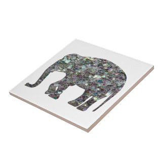 Funkelnd silberner Mosaik-Glitzer Elephant auf Wei Fliese