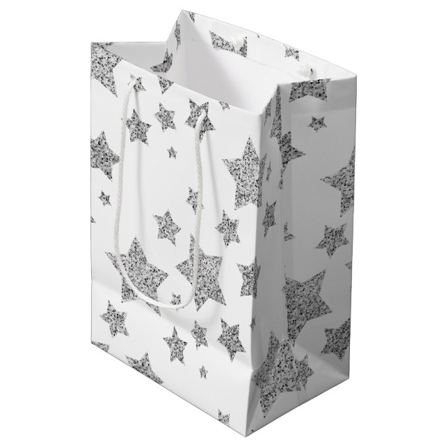 Funkelnd Silver Stars Weihnachtsmuster Mittlere Geschenktüte (Vorderseite Schrägansicht)