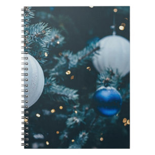 Funkelnd Weihnachtsbaum und Weihnachtsbälle Notizblock