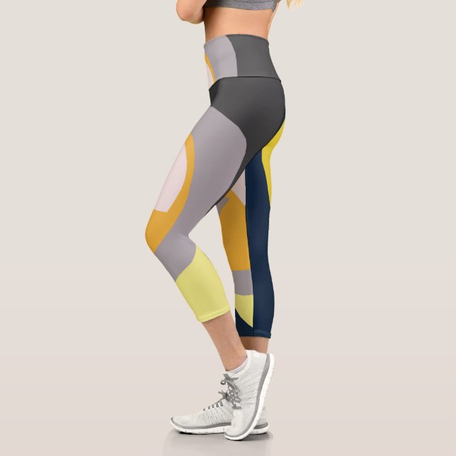 Funky Abstrakt Art Pale Pastel Charcoal Yellow Capri Leggings (Links)