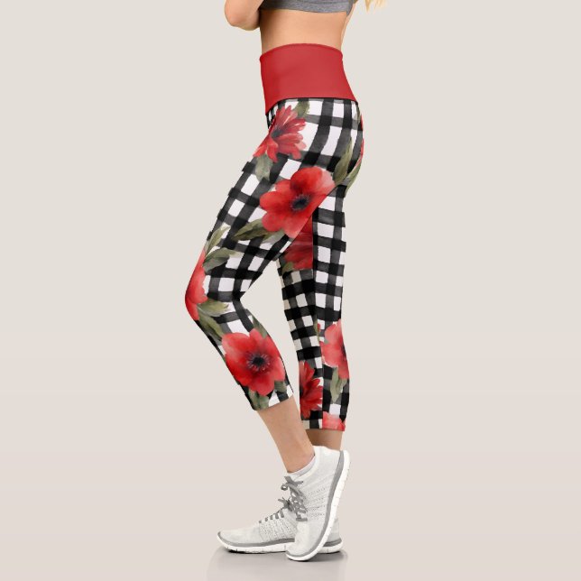 Funky Black & White Pattern Red Blume Capri Leggings (Links)