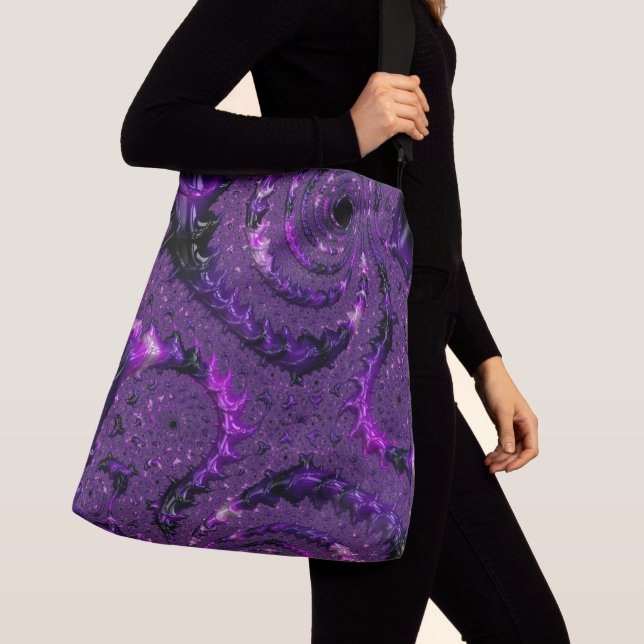 Funky Bold Boho Lila digitales Abstraktes Fraktal Tragetaschen Mit Langen Trägern (Von Nahem)
