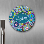 Funky Floral Muster mit Individuelle Name Magnet<br><div class="desc">Modernes und stilvolles Design für jede Frau oder beruflich. Ein niedliches und trendiges Design für Frauen. Wenn Sie Dinge verschieben müssen,  klicken Sie auf die Schaltfläche Anpassen,  um Änderungen vorzunehmen.</div>