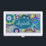 Funky Floral Muster mit Individuelle Name Visitenkarten Etui<br><div class="desc">Modernes und stilvolles Design für jede Frau oder beruflich. Ein niedliches und trendiges Design für Frauen. Wenn Sie Dinge verschieben müssen,  klicken Sie auf die Schaltfläche Anpassen,  um Änderungen vorzunehmen.</div>