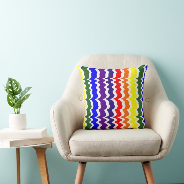 Funky Rainbow Throw Oreiller - Arrière - plan blan (Chaise)