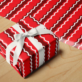 Funky Red and White Scallop Strip Geschenkpapier