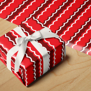 Funky Red and White Scallop Strip Geschenkpapier