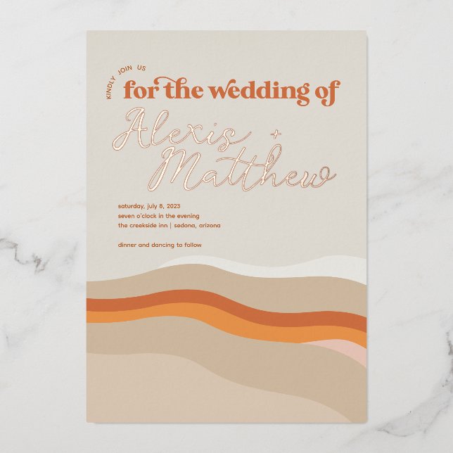 Funky Retro Orange Peach and Gold Desert Wedding Folieneinladung (Vorderseite)