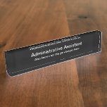 Funny Administrative Assistant Namensplakette<br><div class="desc">Die Teller der amtierenden Büroassistenten,  die das Lächeln der Besucher ermöglichen und Ihre Autorität und Fähigkeit respektieren,  den Chef vor kalten Anrufern zu schützen.</div>
