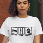 Funny AI Prompting T - Shirt | Schwarz-weiß Robot<br><div class="desc">Für den Prompten-Ingenieur, der das Codesleben lebt - dieser lustige T - Shirt mit AI-Motiven zeigt fett weiße Grafiken von "Sleep, Eat, Prompt" im Retro-Stil. Egal ob Sie Trainingsmodelle oder einfach nur im Dev-Modus spielen, dieses schwarze Tee eignet sich perfekt für Programmierer, Chatbot-Fans und KI-Nerd. Ein großartiges Geschenk für Technikfreunde,...</div>