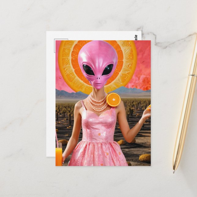 Funny Alien Lady in Pink Postkarte (Vorderseite/Rückseite Beispiel)