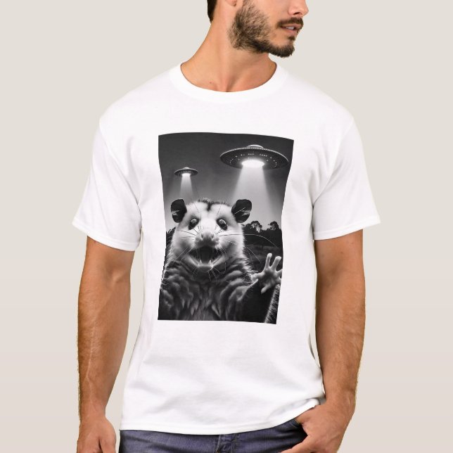 Funny Alien Possum UFO Possum Selfie mit UFOs T-Shirt (Vorderseite)