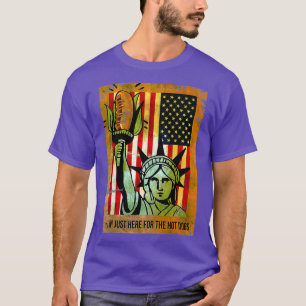 Funny American Flag Hier für die heißen Hunde 4. T-Shirt