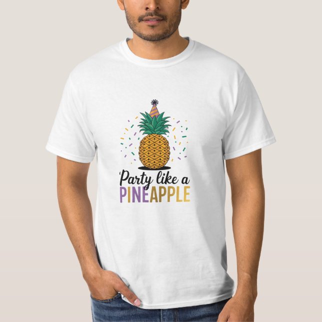 Funny and Tropical Pineaple Designs für den Sommer T-Shirt (Vorderseite)