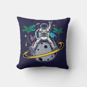 Funny Astronaut sitzt auf Saturn Kissen