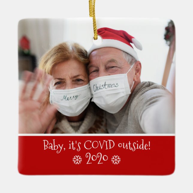 Funny Baby Es ist Covid Outside Foto Snowflake Red Keramikornament (Vorderseite)