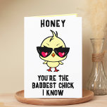 Funny Bad Chick Hühnchenehouse Happy Birthday Dankeskarte<br><div class="desc">Sie suchen eine einzigartige Möglichkeit, Ihre Liebe und Ihren Spaß zu Ihrem romantischen Partner zu äußern? Unsere lustige Hühnergrüßkarte ist die perfekte Wahl für Ihre Ehefrau oder Freundin zum Geburtstag! Passen Sie es an, indem Sie Ihre eigene persönliche Nachricht hinzufügen. Im Design ist ein cooles Baby-Kätzchen mit einer Sonnenbrille und...</div>