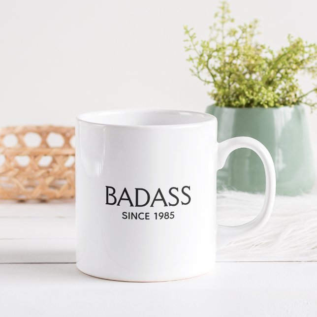 FUNNY BADASS SEIT Stilvollem modernen Typografie-C Zweifarbige Tasse (Von Creator hochgeladen)