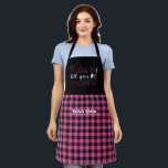 Funny Bake es, bis du es schwarz rosa Kariert mach Schürze<br><div class="desc">Lustvolle und coole Schürze, um das Kochen noch angenehmer zu machen. Personalisiertes Geschenk für Familie und Freunde, die Liebe Kochen, Backen und probieren neue Rezepte in der Küche. Passen Sie die Formulierung an Ihren Anlass an. Mit dem Design-Tool können Sie den Schriftart-, Schriftart- und Schriftart-Typ weiter ändern.</div>