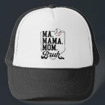 Funny Baseball Mama Bruh mit Teamname und Nummer Truckerkappe<br><div class="desc">Minimalistische Baseball Mama LKW hat Design mit dem Satz "Ma. Mama. Mama. Bruh." In fett schwarzen Buchstaben mit einem kleinen roten Herz,  der sportlichen Spaß mit einem schlichten,  stilvollen Flair verbindet - ideal für Spieltage und stolze Sportsommer.</div>