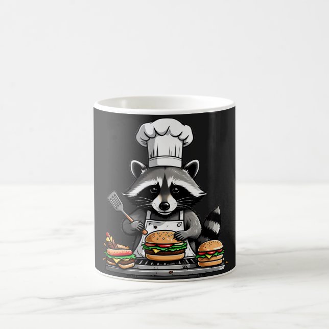 Funny BBQ Raccoon Flipping Burgers  Kaffeetasse (Mittel)