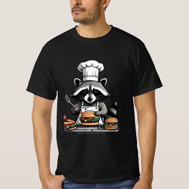 Funny BBQ Raccoon Flipping Burgers  T-Shirt (Vorderseite)