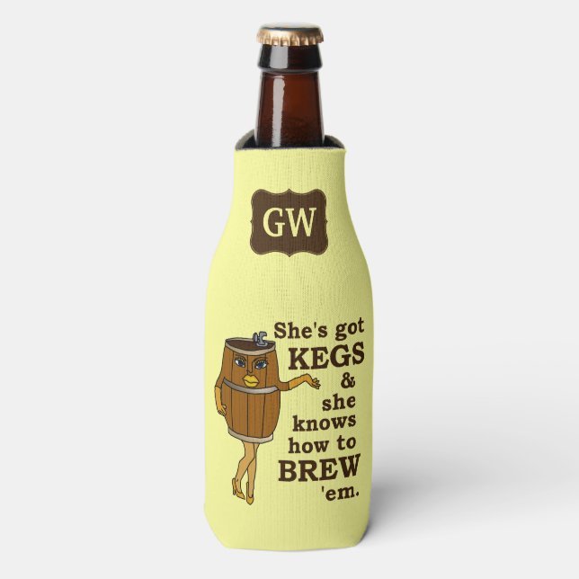 Funny Beer Brewer Keg Woman mit Monogram Flaschenkühler (Flaschenvorderseite)