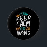 Funny Behalten Ruhe und Go Vintages Wandergebiet C Button<br><div class="desc">Das komfortable Design für Wanderer,  Camper und Bergsteiger. Diese Vintage und Not leidende Ware ist ideal für diejenigen,  die Liebe Outdoor-Aktivitäten. Ideal für Bergsteigen,  Dschungelwandern und Camping. Große Weihnachtsgeschenke und Geburtstagsgeschenk für diejenigen,  die Liebe erforschen die Natur und den Wald zu entdecken.</div>