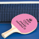 Funny behielt Ruhe und handhaben es pink Tischtenn Tischtennis Schläger<br><div class="desc">Funny behielt Ruhe und ließ (leer) Griff es pink Tischtennis Ping Pong Paddle. Mach deinen eigenen lustigen behalt ruhig und führe Parodie weiter. Moderne Typografie-Vorlage mit Krone. Niedliche personalisierte Geschenkidee für Männer, Frauen und Kinder. Rosa oder benutzerdefinierte Hintergrundfarbe. Spielsportzubehör für Zuhause, Büro oder Club. Erstellen Sie einen für Freunde, Familie,...</div>
