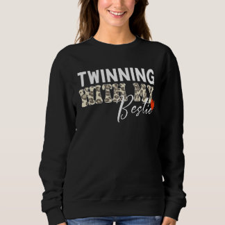 Funny Besties zitieren Twinning mit meiner Bestie  Sweatshirt