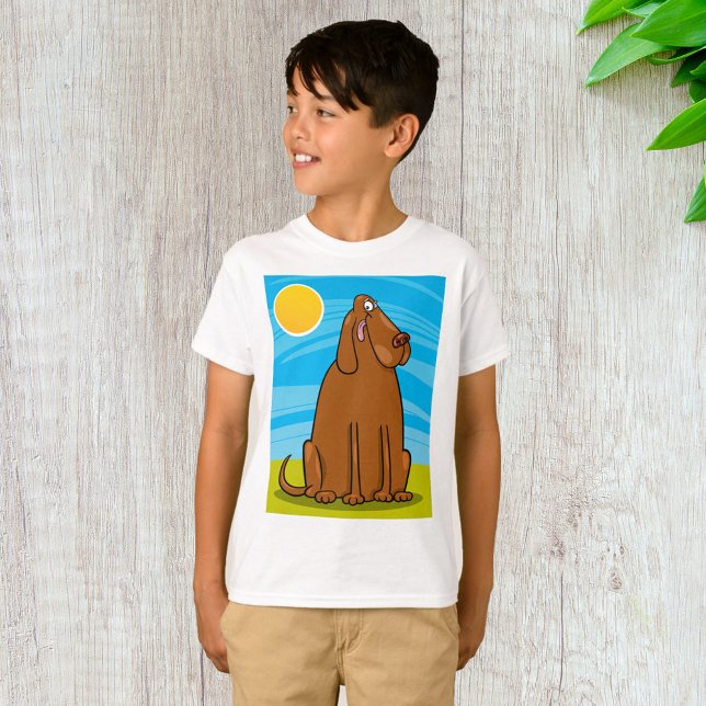 Funny Big Brown Hund sitzt in der Sonne T-Shirt (Von Creator hochgeladen)