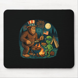 Funny Bigfoot Alien Grillen Campfire 4. Juli Ameri Mousepad