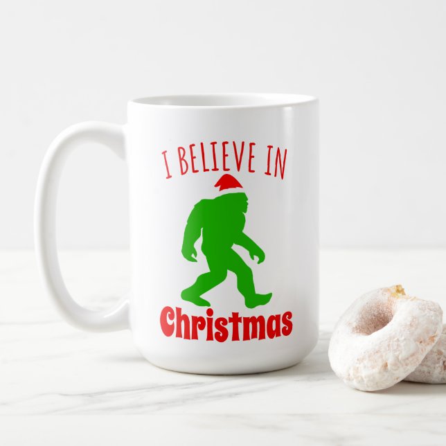 Funny Bigfoot glaube ich an Weihnachten Kaffeetasse (Mit Donut)