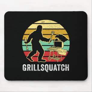 Funny Bigfoot Grilling Sasquatch Pitmaster Grill L Mousepad
