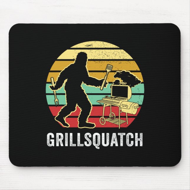 Funny Bigfoot Grilling Sasquatch Pitmaster Grill L Mousepad (Vorne)