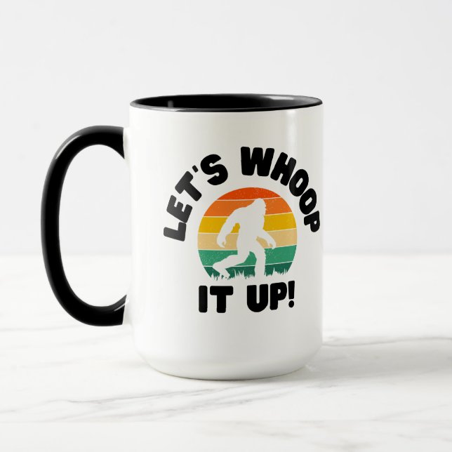 Funny Bigfoot Lasst uns die Kaffeemaschine aufkoch Tasse (Links)