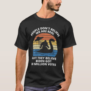 Funny Bigfoot mit Loch Ness Monster Anti Joe Bide T-Shirt