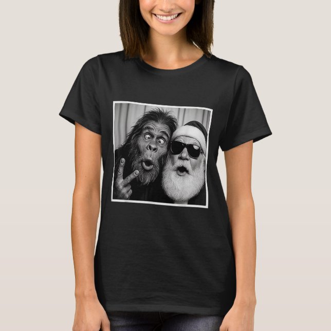 Funny Bigfoot Photobooth With Santa Christmas Xmas T-Shirt (Vorderseite)