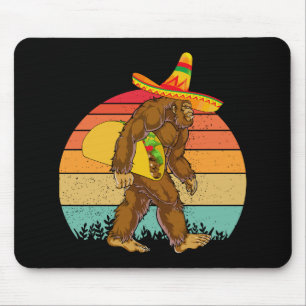 Funny Bigfoot Wandern mit großem Taco Mousepad