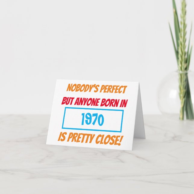 Funny Birth Year Niemand ist der perfekte Geburtst Karte (Vorderseite)