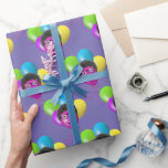 Funny Birthday Balloon Man's Face Geschenkpapier<br><div class="desc">Farbenfrohe Geburtstagsballons mit einem knackigen Haar und einer Brille auf lila Hintergrund. Die Hintergrundfarbe kann geändert werden.</div>