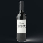 Funny Birthday Custom Fine Weinetikett<br><div class="desc">Diese Weinetiketten sind lustig und süß. Diese Etiketten lauten "Du hast wie ein guter Wein gealtert" mit einem Spot,  um einen Namen hinzuzufügen. Diese sind perfekt,  um Ihren Lieben Geburtstage zu feiern!</div>