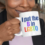 Funny Bisexual LGBTQ Rainbow Spaß Zitat Kaffeetasse<br><div class="desc">Ich habe das B in LGBTQ platziert. Ein kleiner bisexueller Spaß für ein Mädchen oder einen Typ,  der beide Geschlechter mag. Ein niedliches Geschenk für Ihren Freund in Regenbogenfarben. Ein lustiges bisexuelles Zitat.</div>