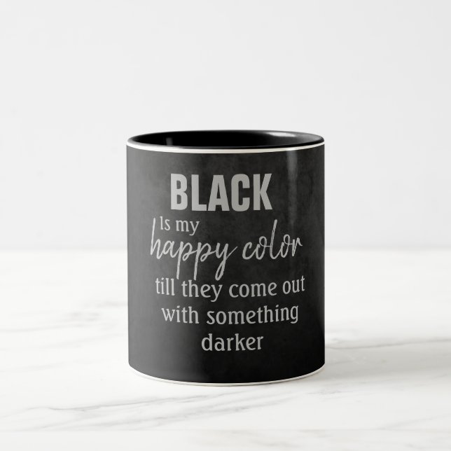 Funny Black ist meine glückliche Farbe Zweifarbige Tasse (Mittel)
